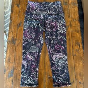 Gaiam Floral Patterned Capri Leggings